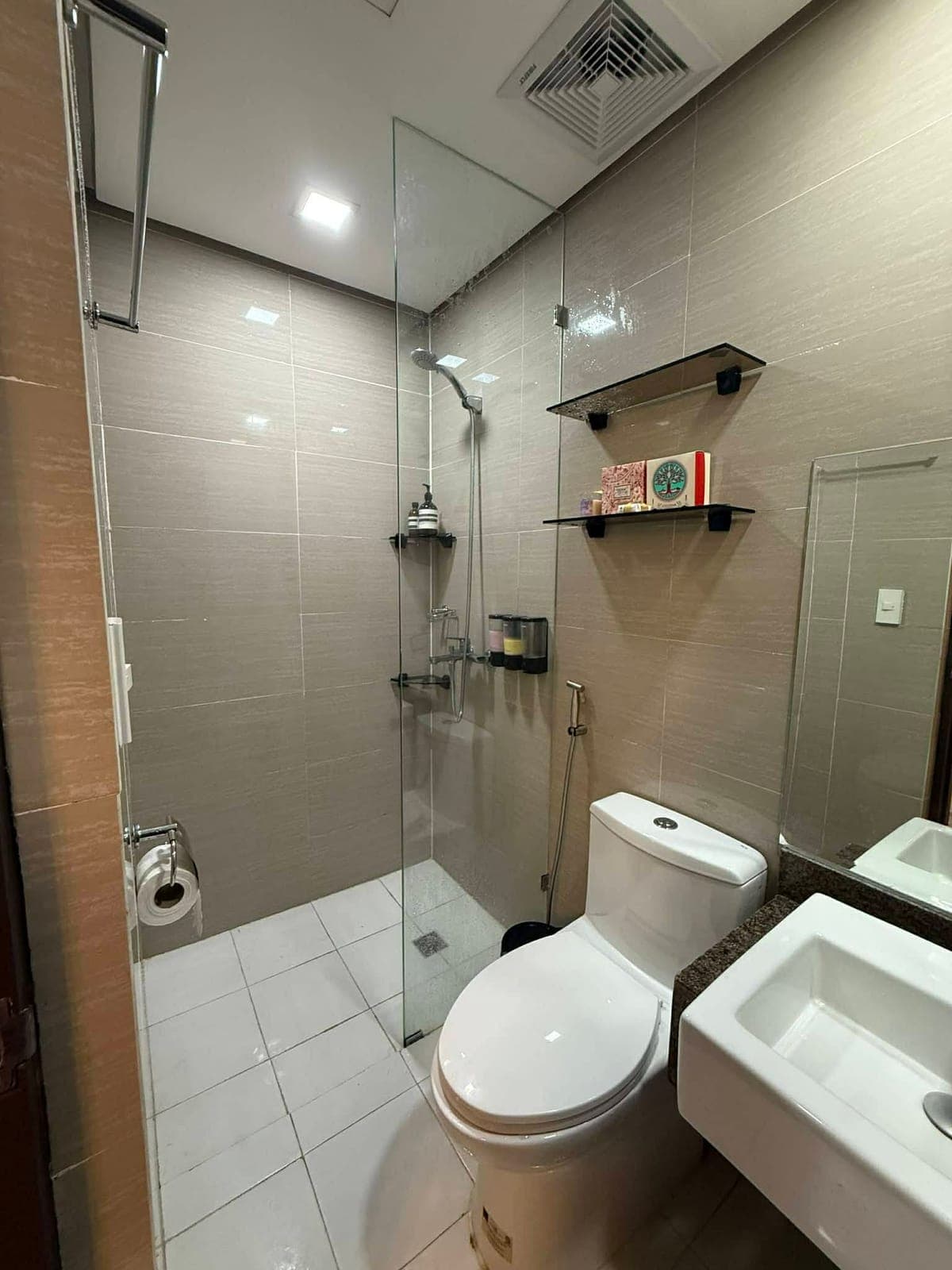 FOR RENT @ GREENBELT HAMILTON TOWER 1 - photo 2