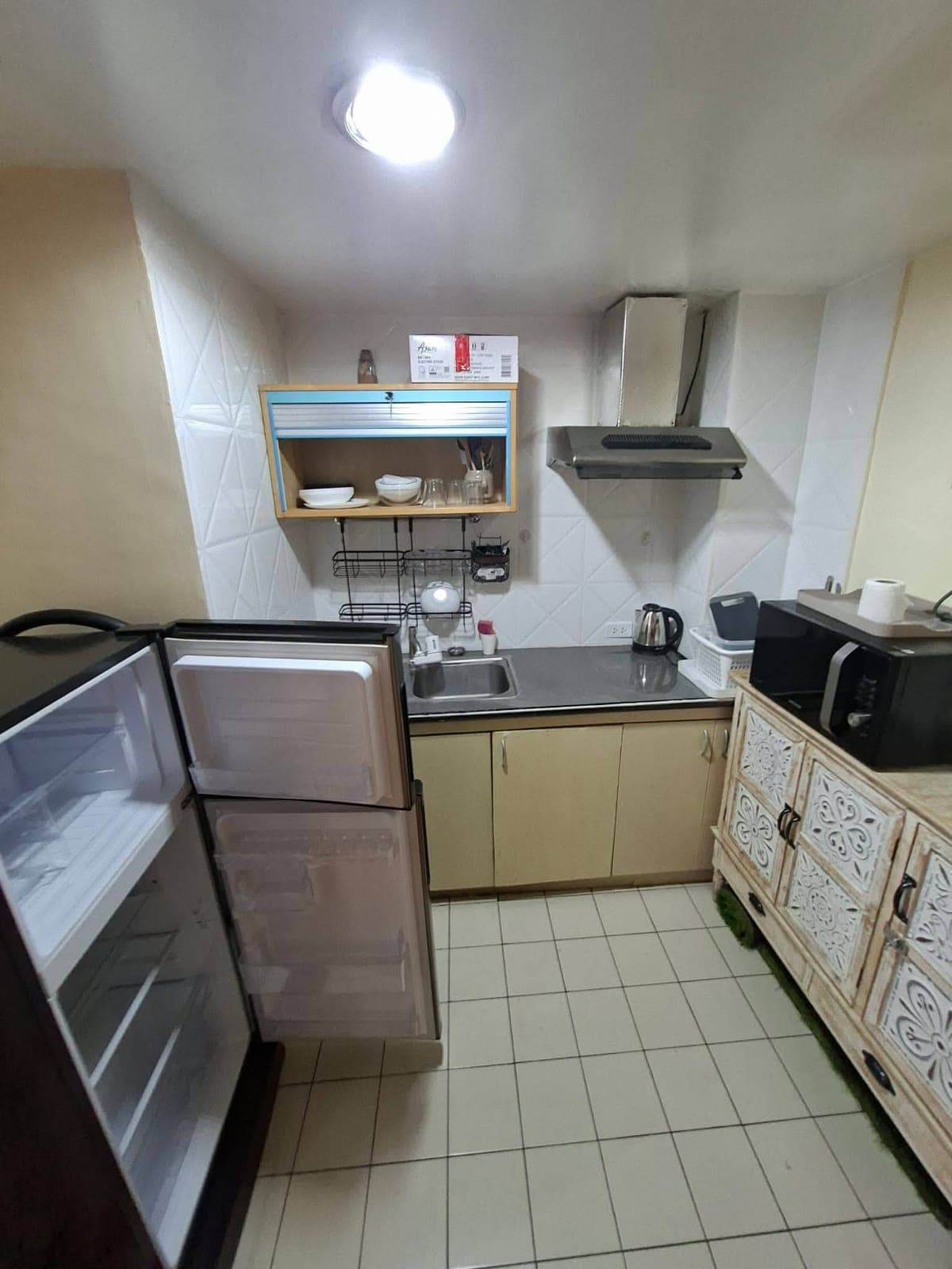 Makati condo 1bedroom unit Furnished 46sqm big cut unit - photo 1