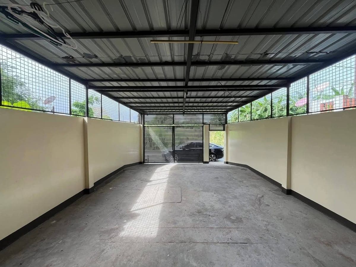 HOUSE FOR RENT - photo 1