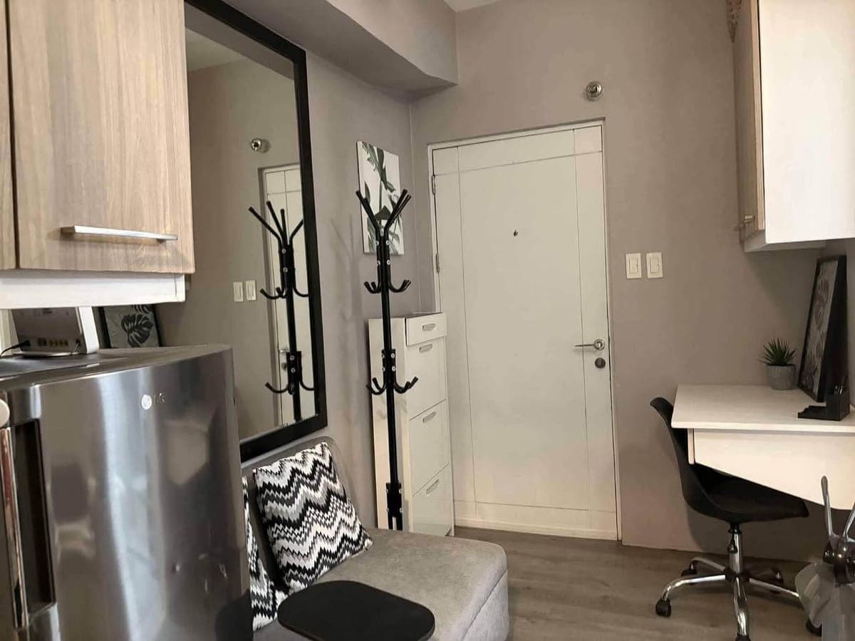 FOR RENT: Laureano Di Trevi  ( Chino Roces Ave ) P20k inclusive of dues - photo 1