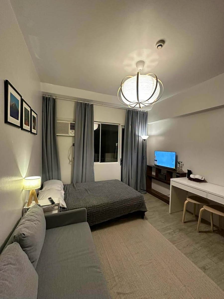 Fully Furnished Studio Unit with Balcony for Lease! - photo 1