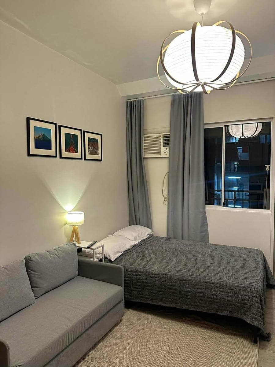 Fully Furnished Studio Unit with Balcony for Lease! - photo 2