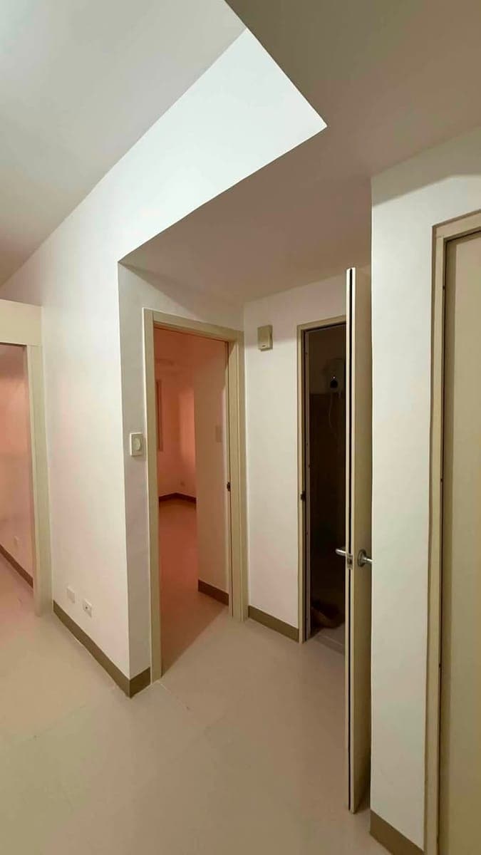 🌇 Ready for rent. 2BR condominium in South residence Building 3. - photo 2
