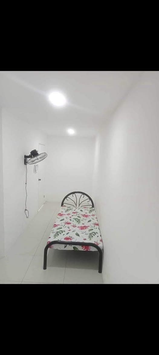 🏠 Las Pinas Room for Rent walking Distance Savemore Along Marcos Alvarez & Las Pinas Medical Center!🏠 - photo 4