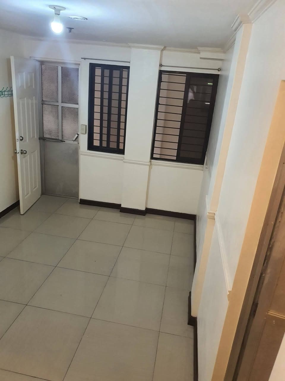 Room for rent near magallanes and edsa studio type own cr and kitchen .... - photo 5