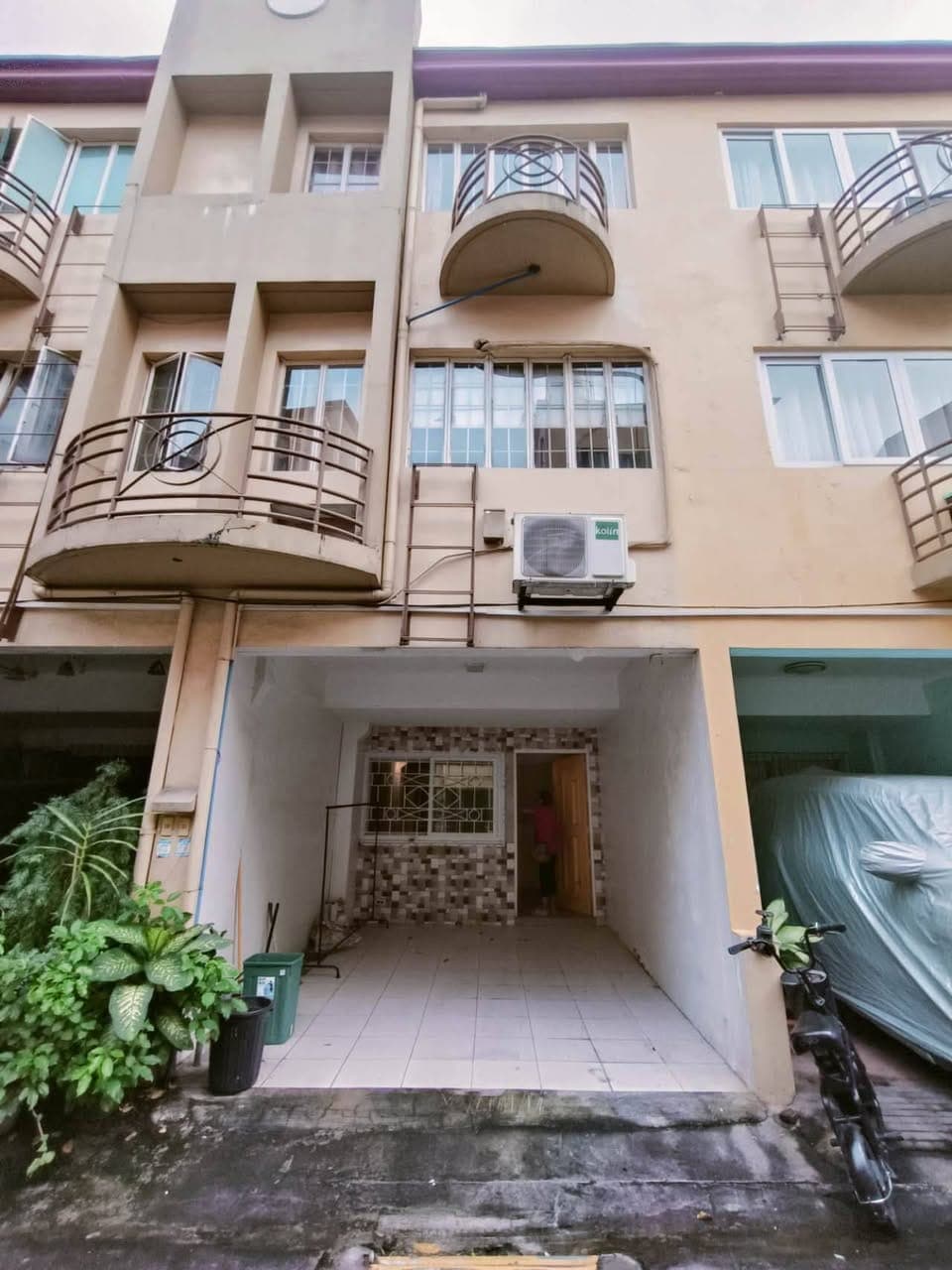 Makati Prime Townhouse For Rent - photo 1