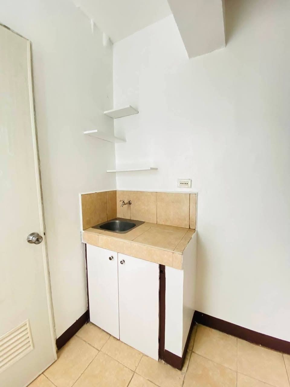 ***MAKATI APARTMENT FOR RENT*** - photo 1