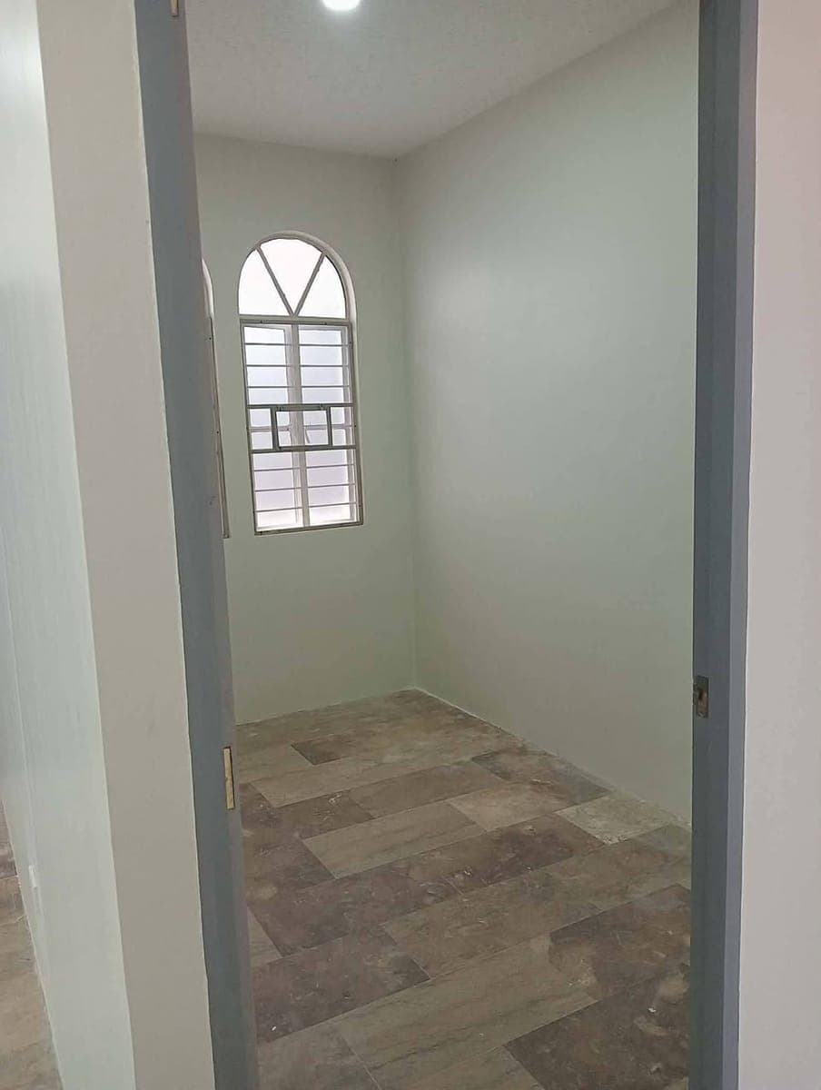 House for rent with garage - photo 2