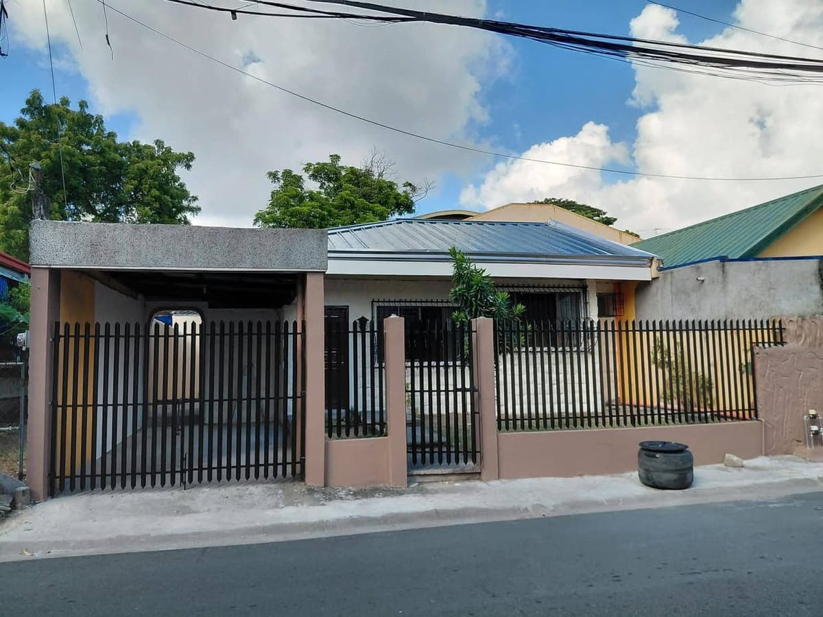 Bungalow House for Rent - photo 1