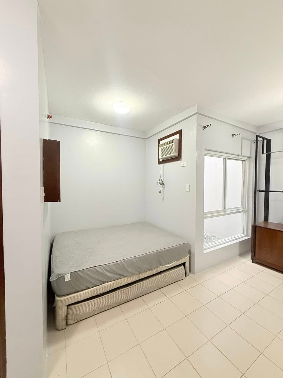 Studio type Semi Furnished For Rent in Brgy Tejeros Makati City Very Near to Makati City Hall, Ayala... - photo 4