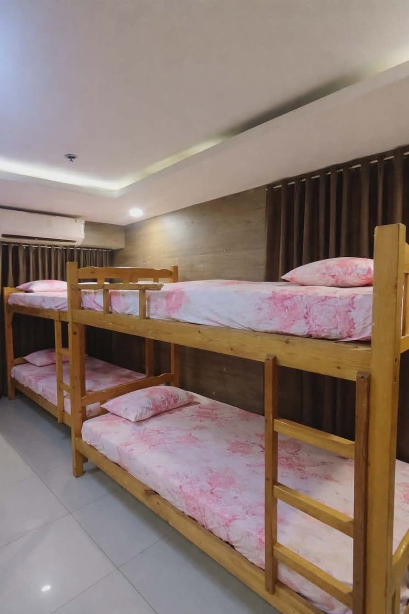 ✨CONDO BED SPACE and SOLO ROOM✨ - photo 1