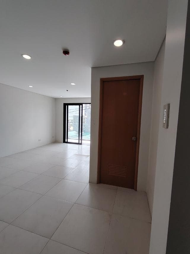 MOVE IN FOR LESS,  1 MONTH FREE RENT! - photo 3