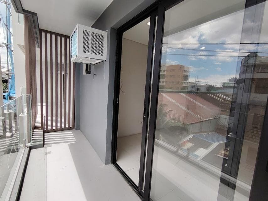 MOVE IN FOR LESS,  1 MONTH FREE RENT! - photo 4