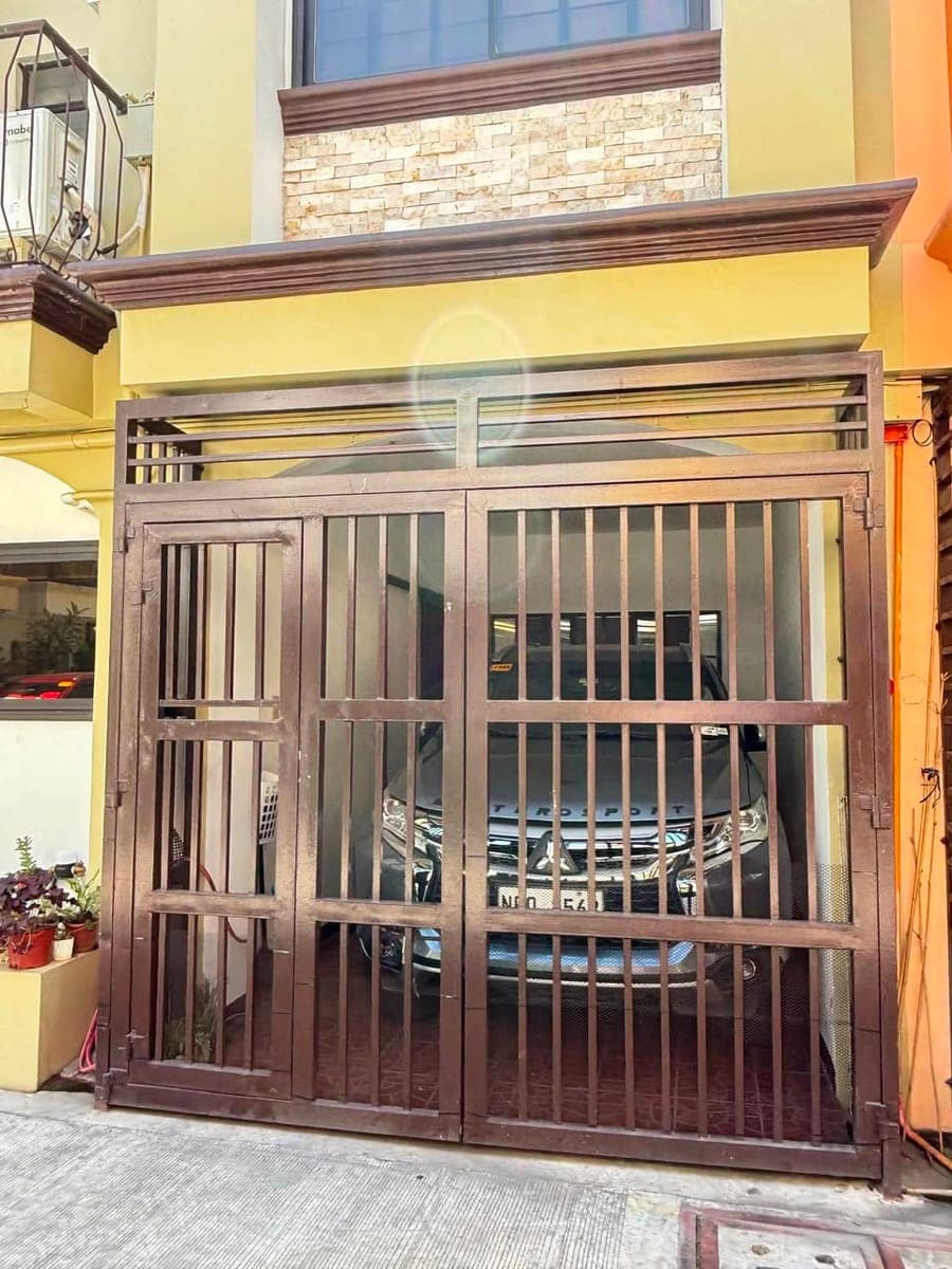 house for rent Infinity executive home  santos ave pulang lupa uno las pinas city - photo 1