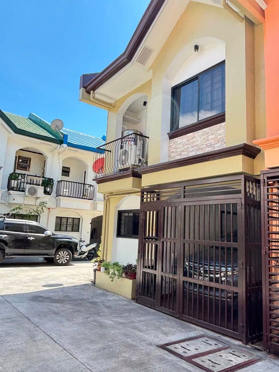 house for rent Infinity executive home  santos ave pulang lupa uno las pinas city - photo 2