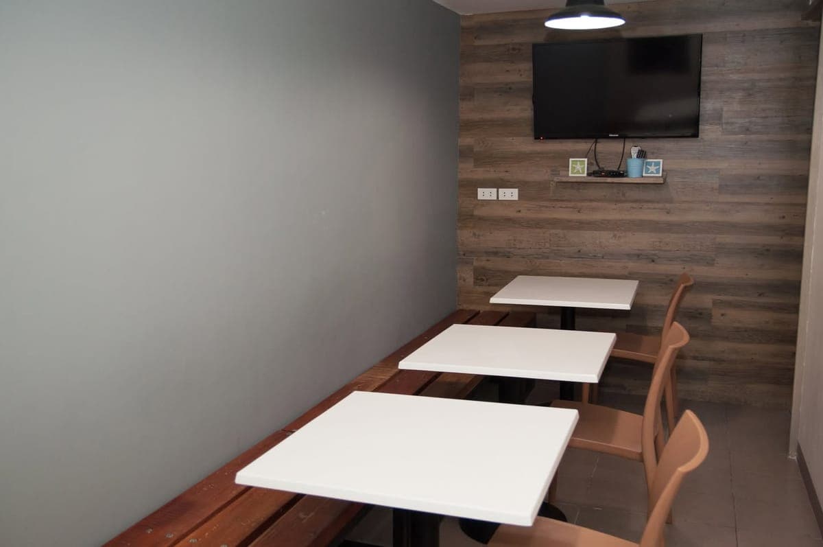 MALE BEDSPACE MAKATI - photo 1