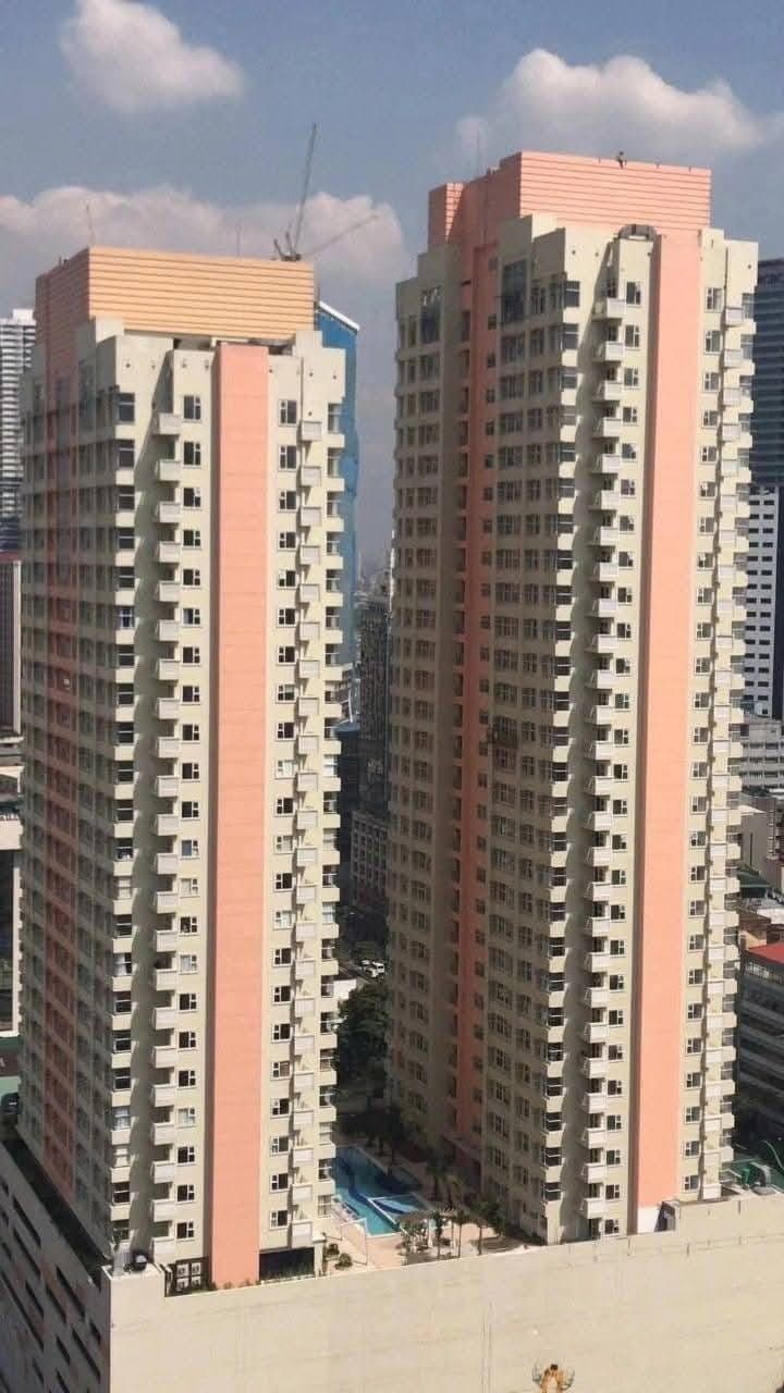 # 🌆 **FOR RENT: AFFORDABLE 1BR CONDO IN PASEO DE ROCES, MAKATI! ** - photo 1
