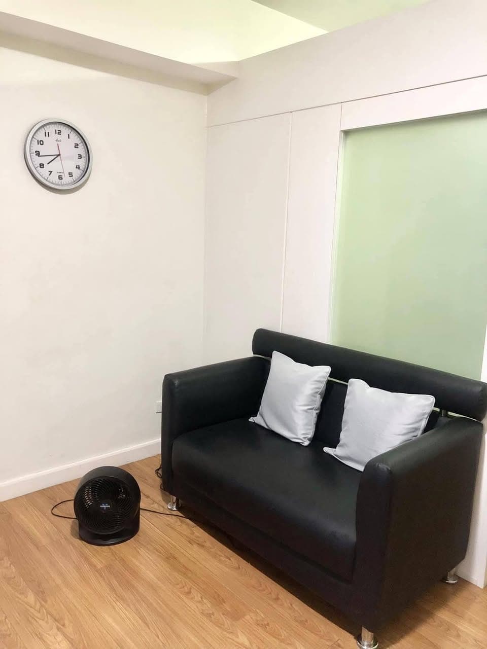 Hi! We’re currently looking for a 1BR unit in Makati (Legazpi side) - photo 1