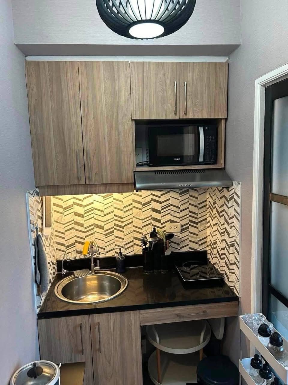 FOR RENT: ₱20,000/month. - Inclusive association dues - photo 1