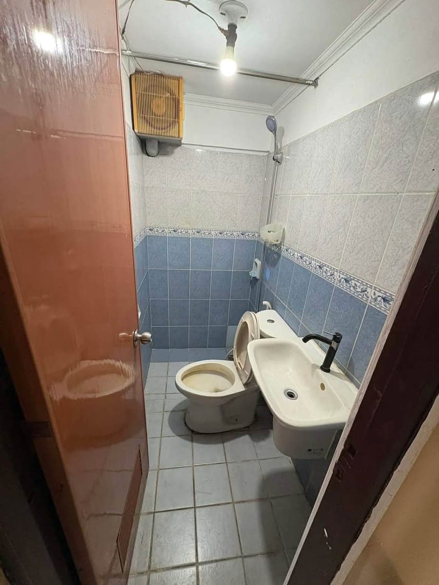 THREE-FLOOR TOWNHOUSE FOR RENT: - photo 3