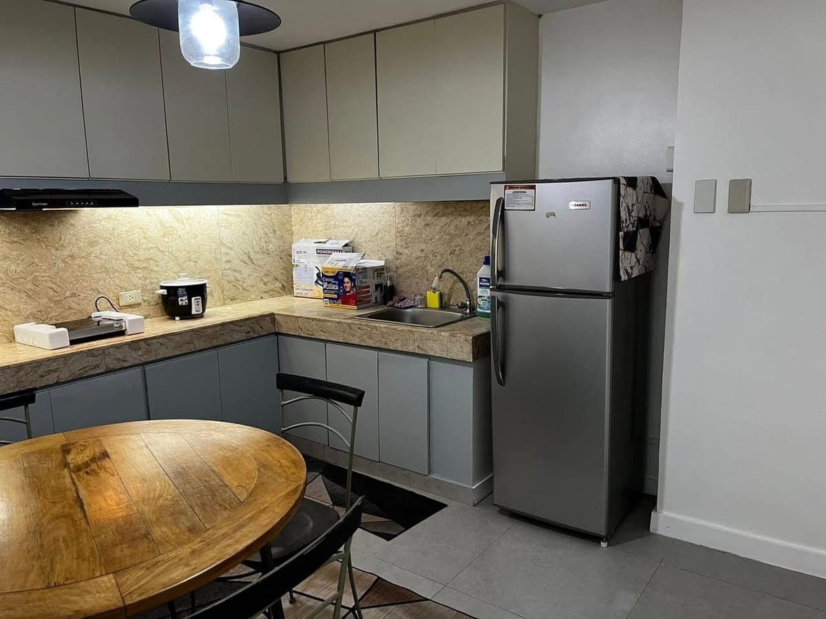 Citadel Inn Condo, Burgos St., Poblacion, Makati 23k rent per month. 50 sq meters. Fully Furnished.... - photo 3