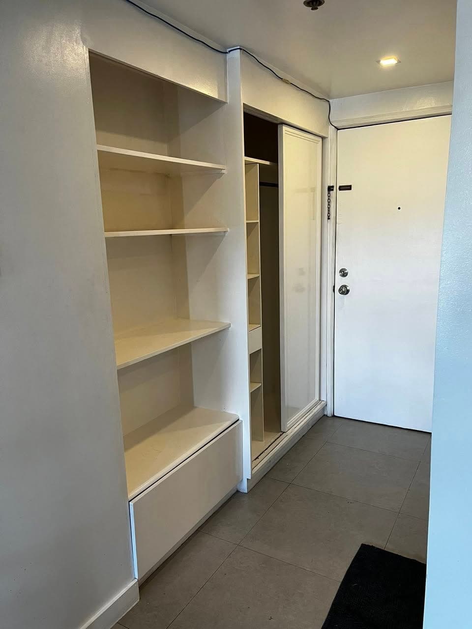 Citadel Inn Condo, Burgos St., Poblacion, Makati 23k rent per month. 50 sq meters. Fully Furnished.... - photo 4