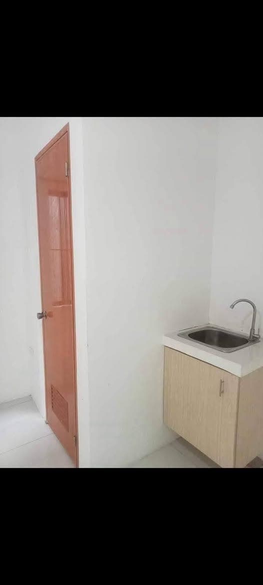 🏠 Las Pinas Room for Rent walking Distance Savemore Along Marcos Alvarez & Las Pinas Medical Center!🏠 - photo 4