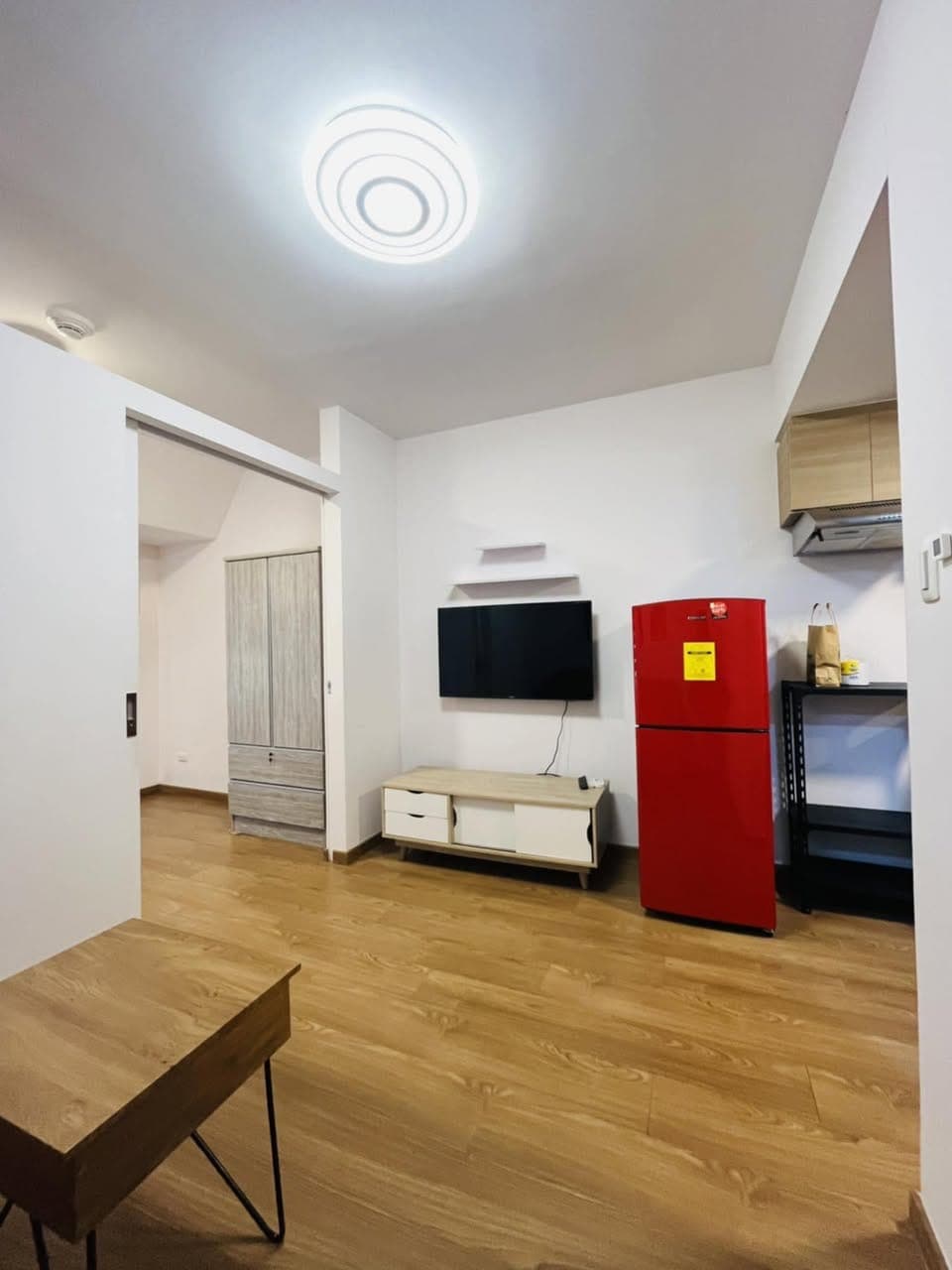 FOR LEASE: - photo 3