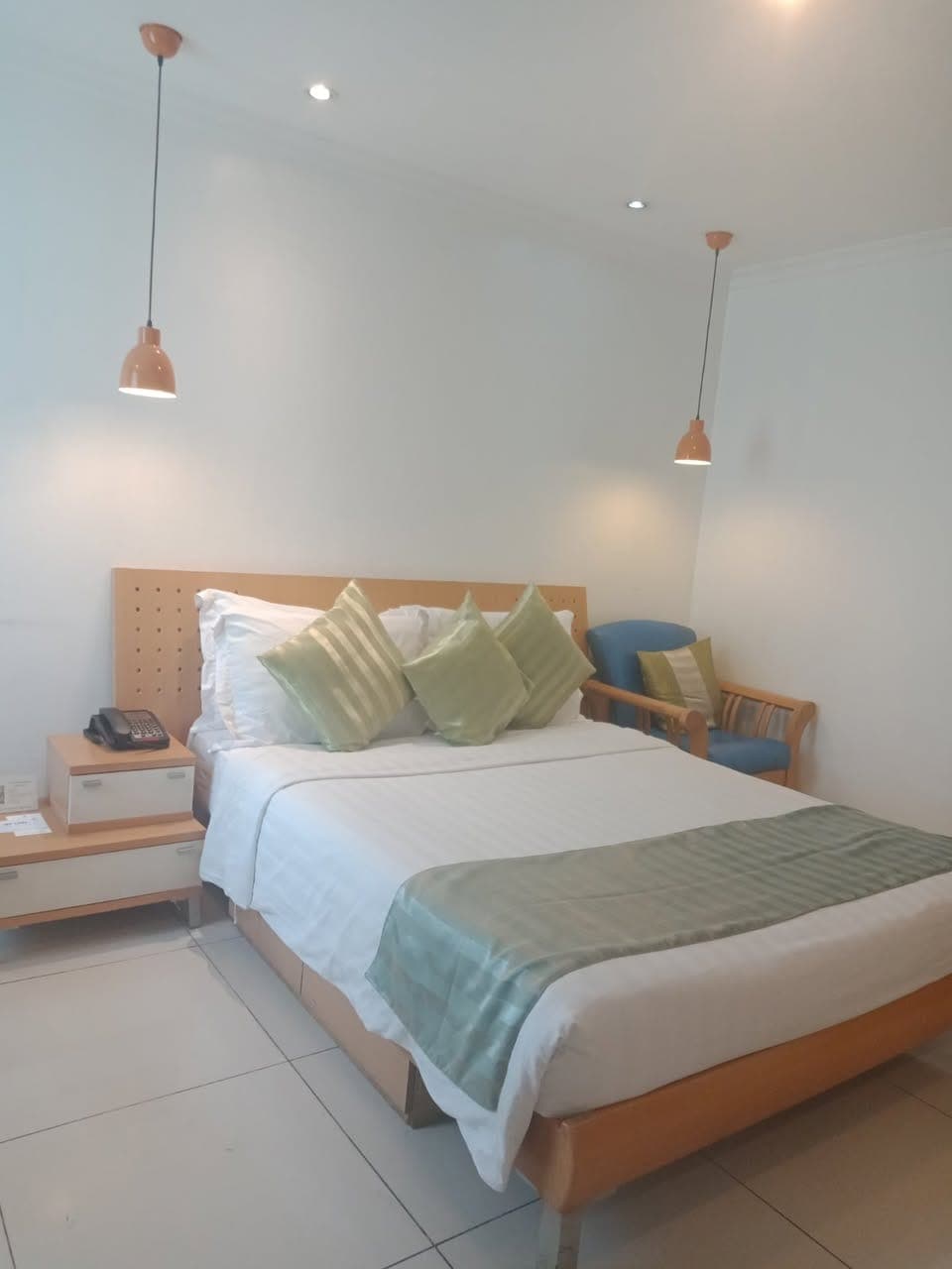 FOR LEASE: - photo 2