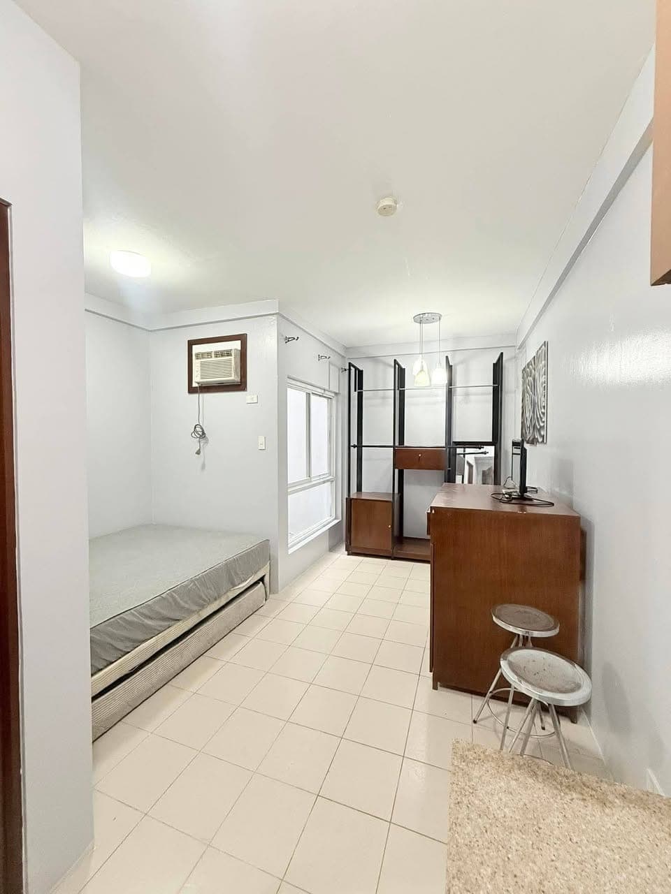Studio Unit For Rent in Brgy Tejeros Makati City Very Near to Makati City Hall, Ayala Circuit, Shopw... - photo 1