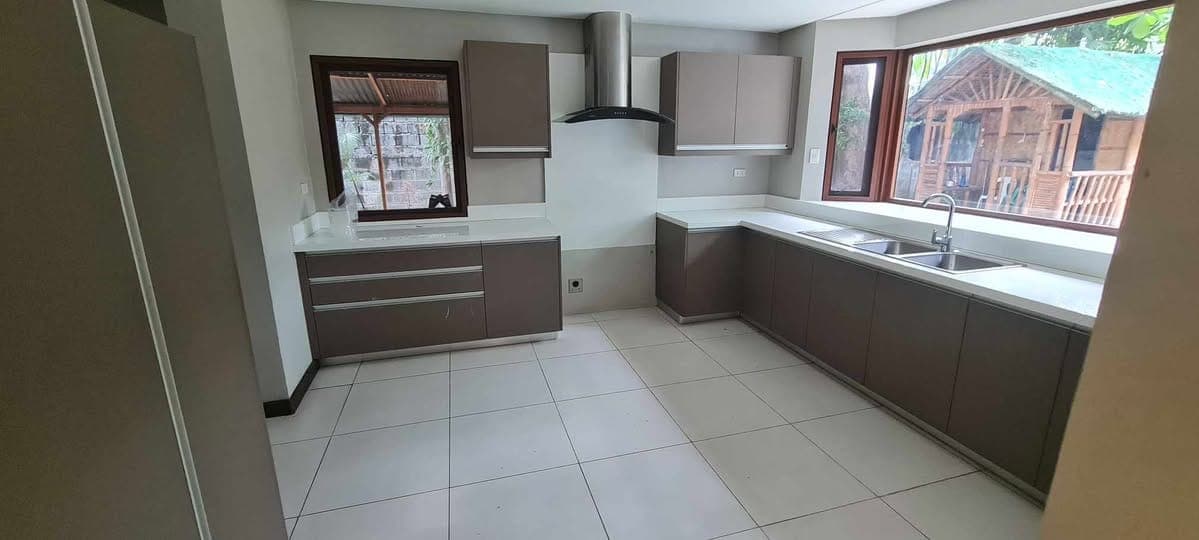 NEW LISTING! FOR LEASE: NEWLY-RENOVATED 4BR House and Lot w/ Pool at Urdaneta Village, Makati City - photo 3
