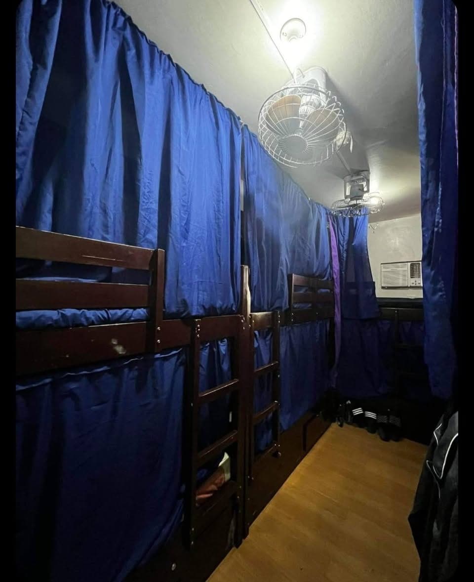 🎉 MALE BEDSPACE AVAILABLE! 🎉 - photo 1