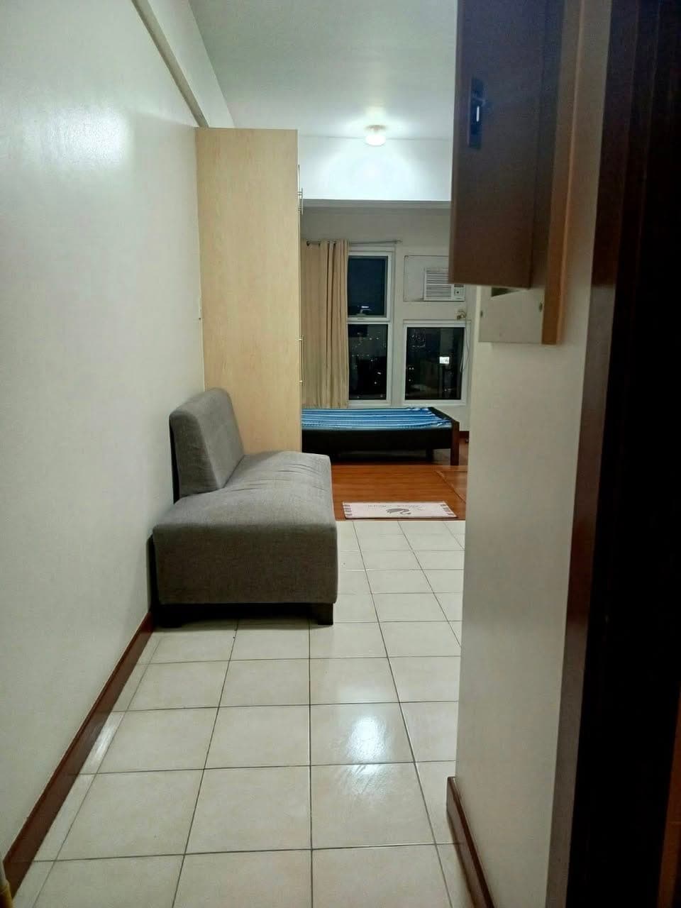 For Rent: Paseo de Roces Studio. 17k Per month. Furnished. Parking slot available - photo 1