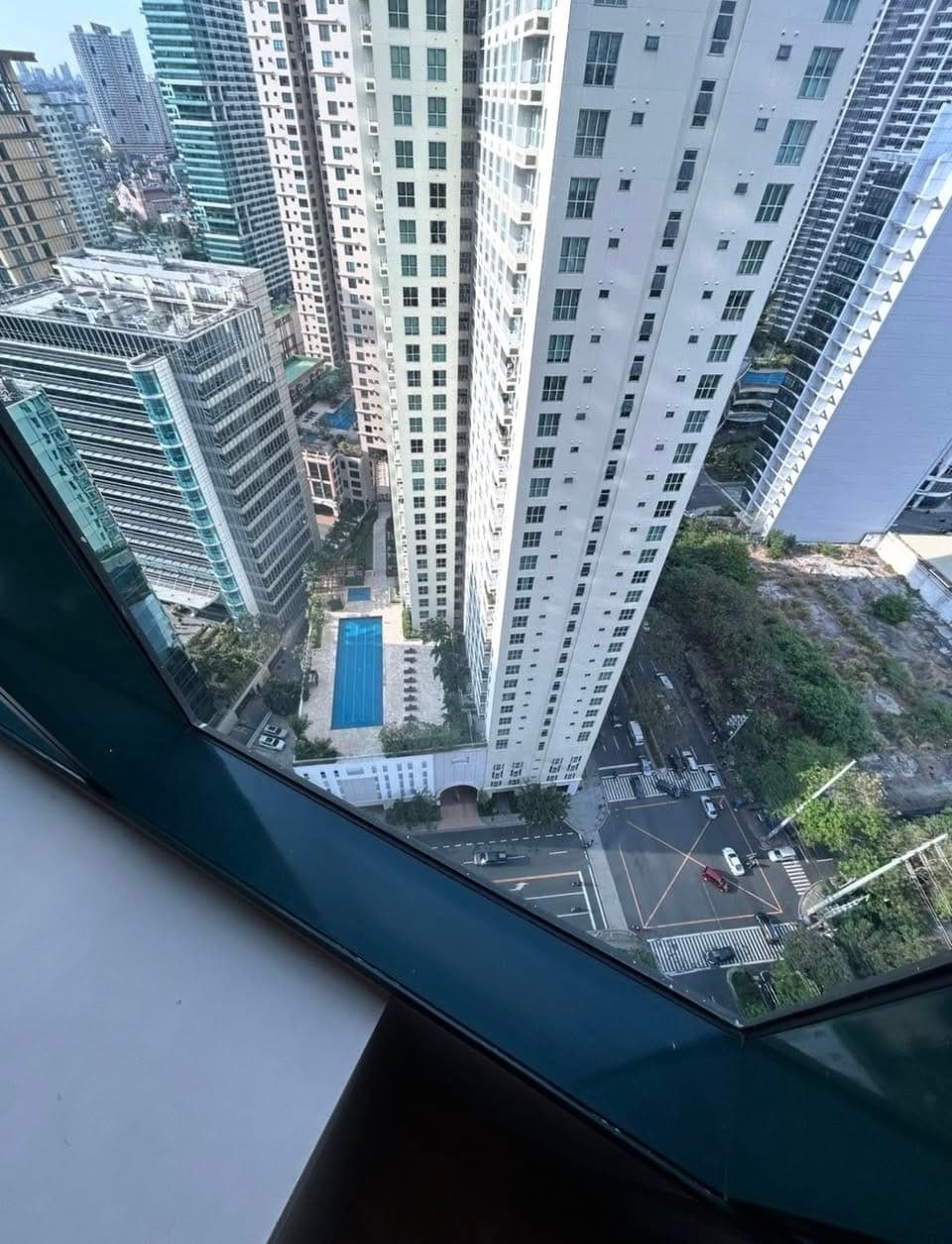 ONE ROCKWELL East Tower Makati - photo 1