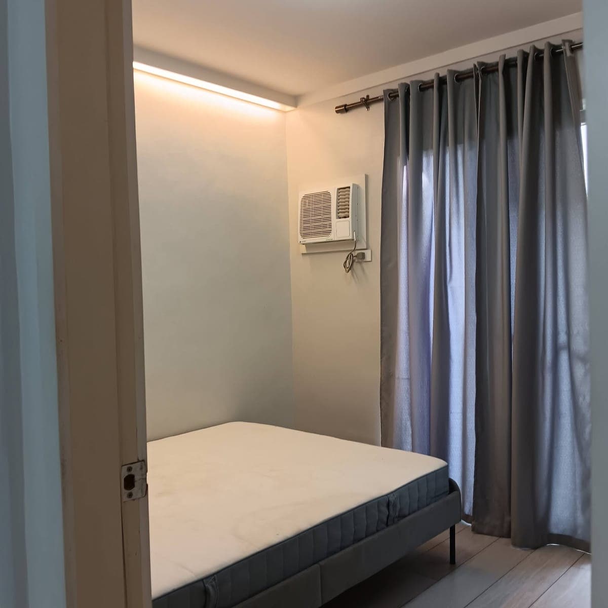 For rent: Condominium inside BF Homes Las Pinas near Southville Int'l School. FA: 43.25sqm, 2BR, 1T&... - photo 2