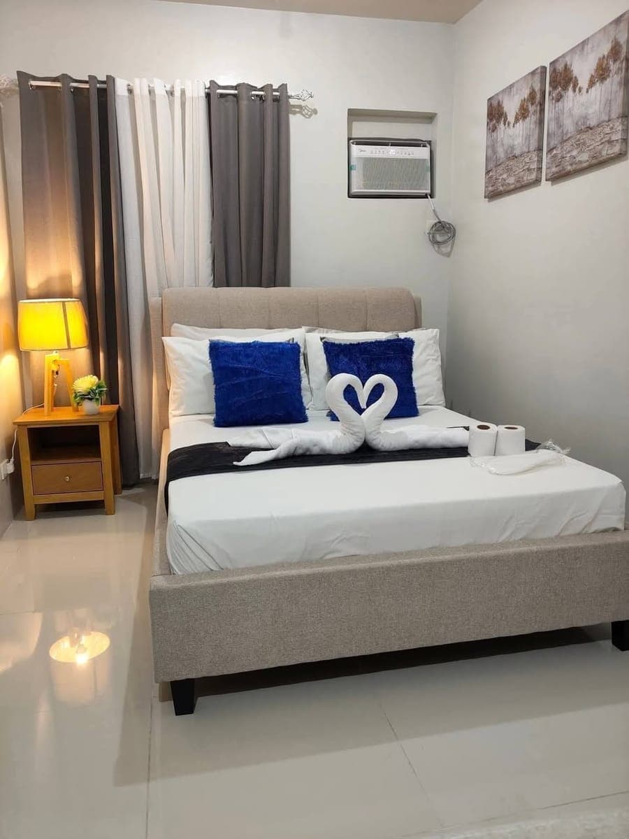 ✨ YOUR COMFORTABLE CITY HOME IS WAITING ✨ - photo 1