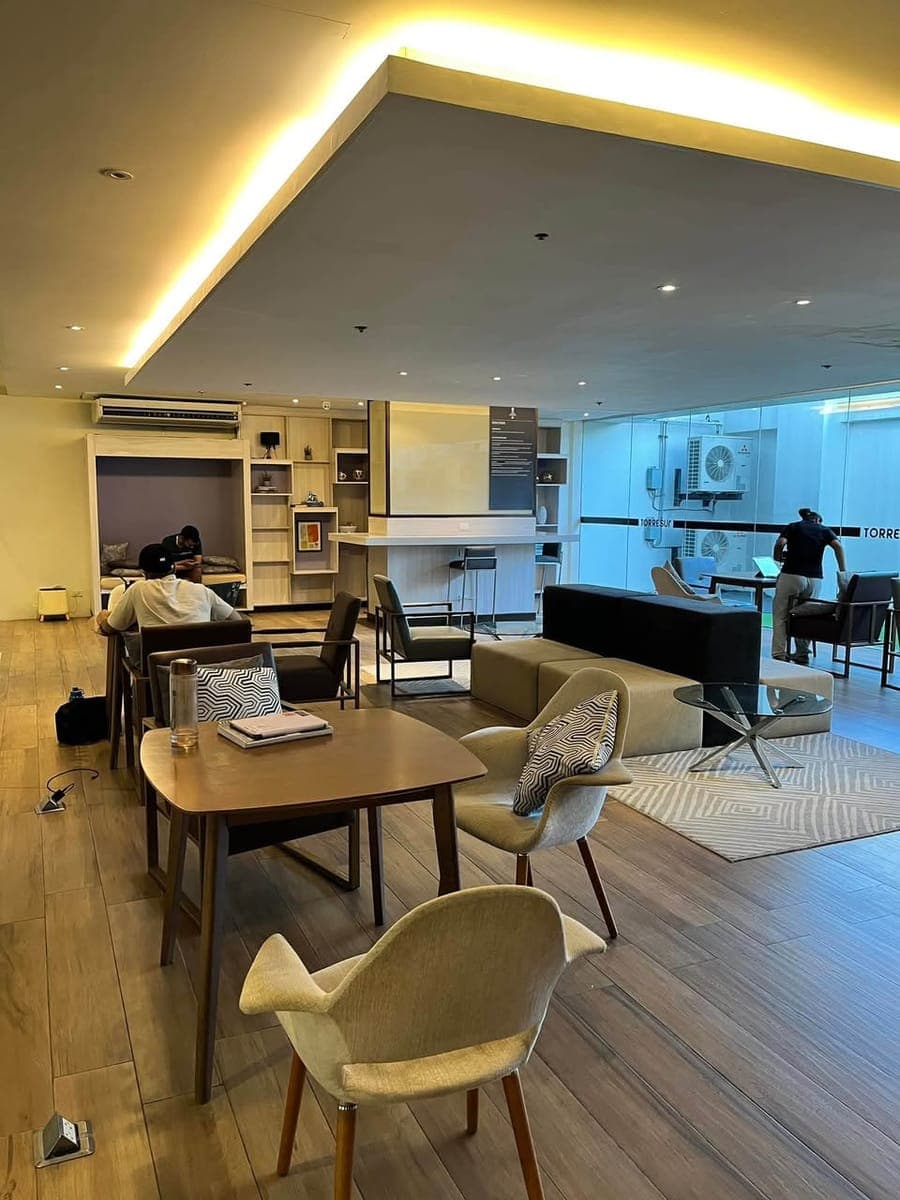 Looking for a 1-Bedroom Unit for Rent in Torre Sur? 🏙️✨ - photo 4