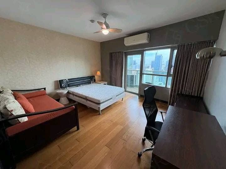 TWO BEDROOM WITH PARKING IN THE RESIDENCE AT GREENBELT‼️ - photo 2