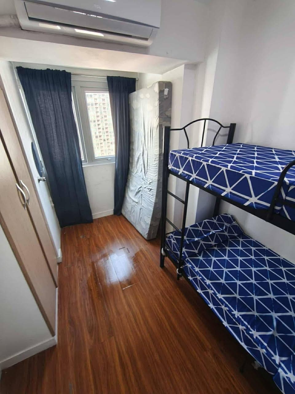 3 bedroom CONDO SHARING available - photo 2