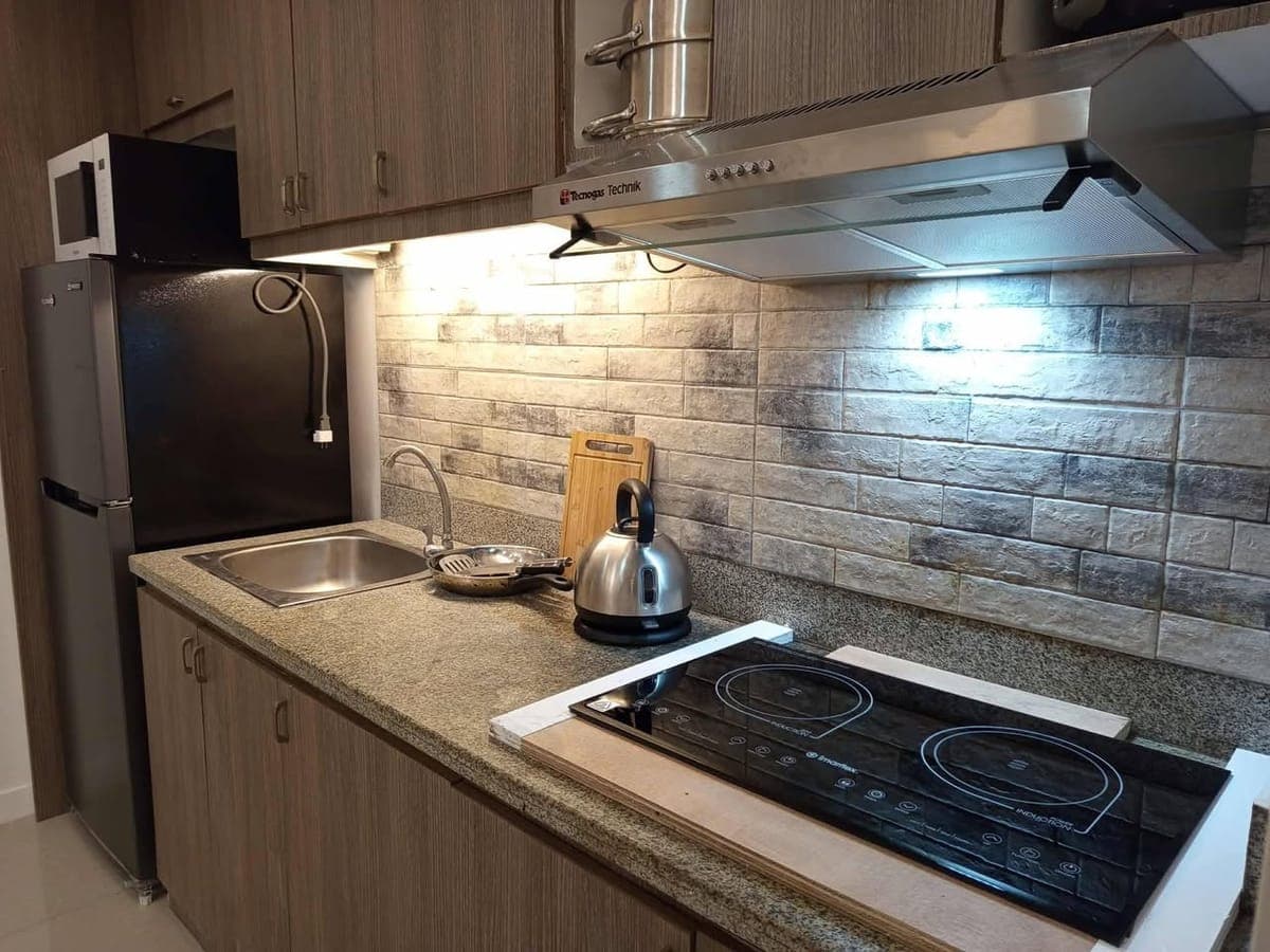 For female condo sharing at Victoria de Makati - photo 2