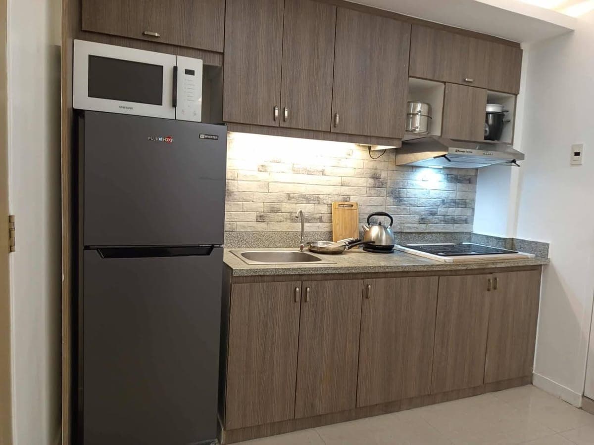 For female condo sharing at Victoria de Makati - photo 3