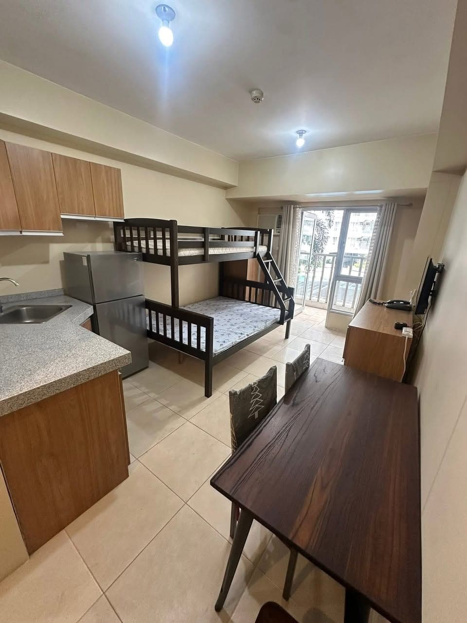 𝐅𝐎𝐑 𝐑𝐄𝐍𝐓: STUDIO UNIT WITH BALCONY | FULLY FURNISHED - photo 1