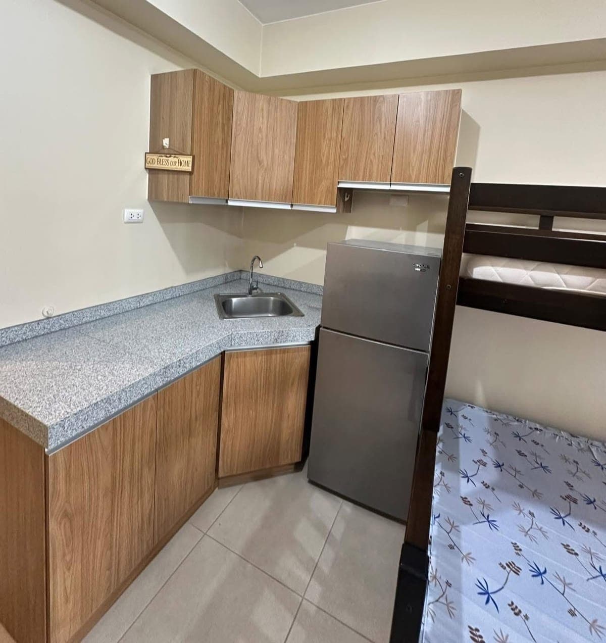 𝐅𝐎𝐑 𝐑𝐄𝐍𝐓: STUDIO UNIT WITH BALCONY | FULLY FURNISHED - photo 4