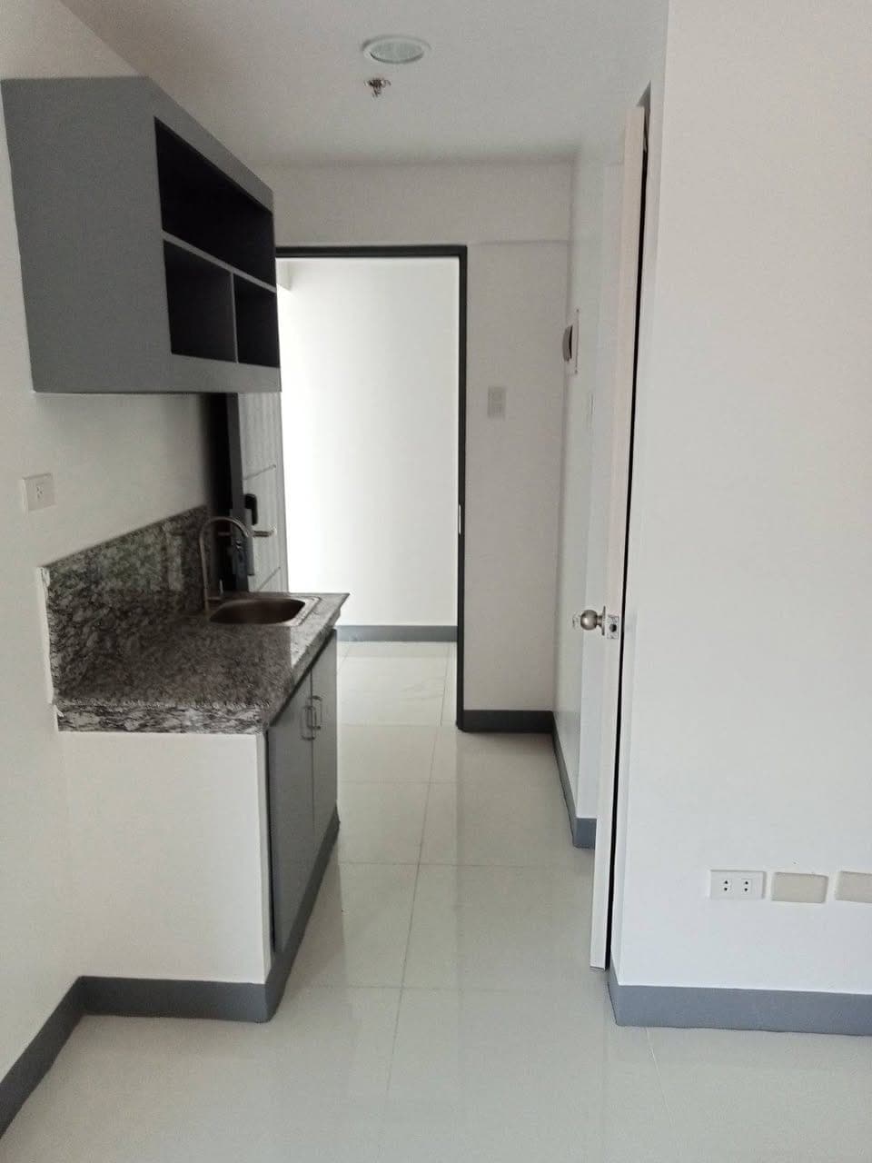 WALK TO BGC, AYALA Jeep Station & Guadalupe MRT Station: Bedspace and Studio Rooms for RENT! - photo 1