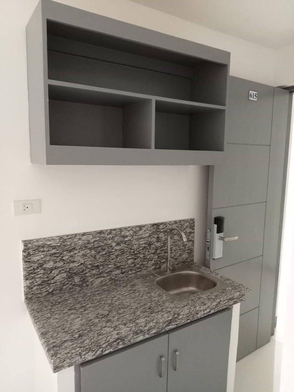 WALK TO BGC, AYALA Jeep Station & Guadalupe MRT Station: Bedspace and Studio Rooms for RENT! - photo 2