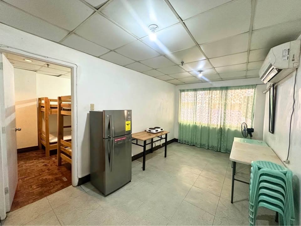 Palm Towers near Makati Med- 1 Bedroom Unit (allowed 6 Pax) - photo 2