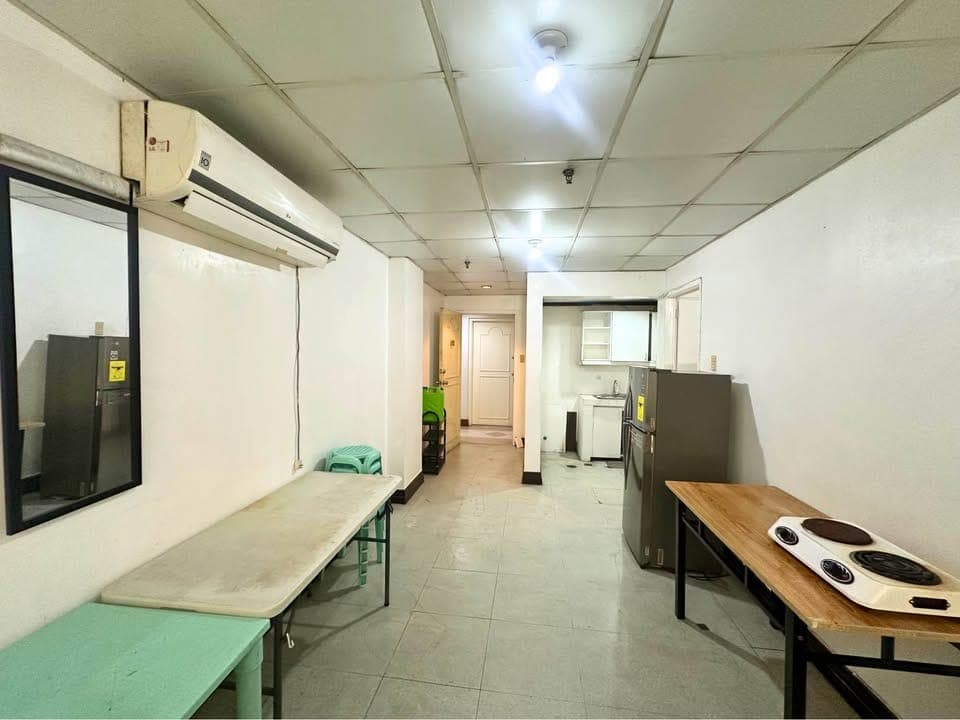 Palm Towers near Makati Med- 1 Bedroom Unit (allowed 6 Pax) - photo 1