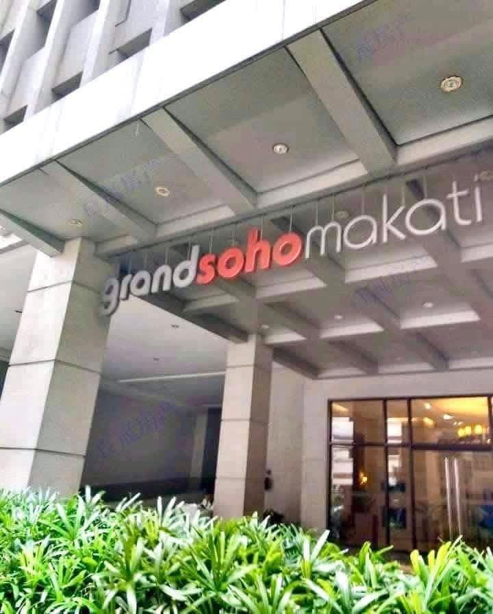For Lease 2br w/ balcony and parking in Salcedo Makati - photo 3