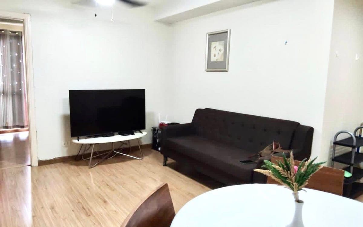 For Lease 2br w/ balcony and parking in Salcedo Makati - photo 1