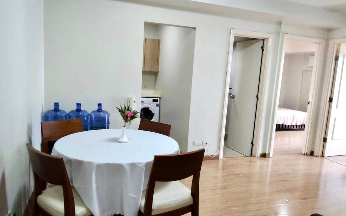 For Lease 2br w/ balcony and parking in Salcedo Makati - photo 2